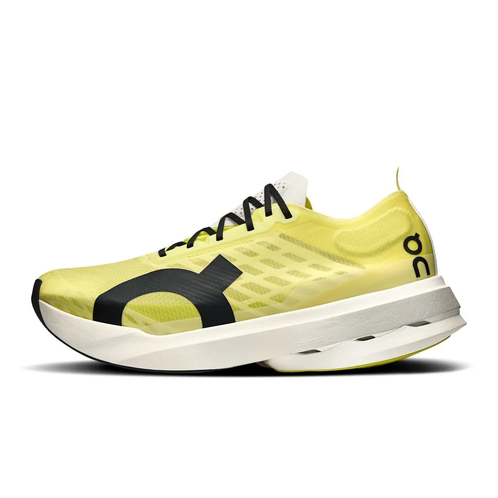 On CLOUDBOOMSTRIKE イエロー　25.5センチ On Cloudboom Strike – Carbon-Plated Super Shoe for Race-Day Speed